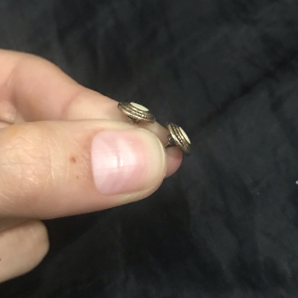 STUD EARRINGS GOLD AND PEARL